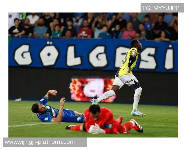 曼联狂胜皇马6-2帽子戏法引发争议判罚全场沸腾