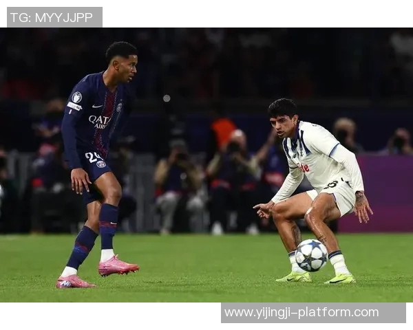 中超激战巴黎圣日耳曼险胜曼联全场焦点瞬间回顾与分析